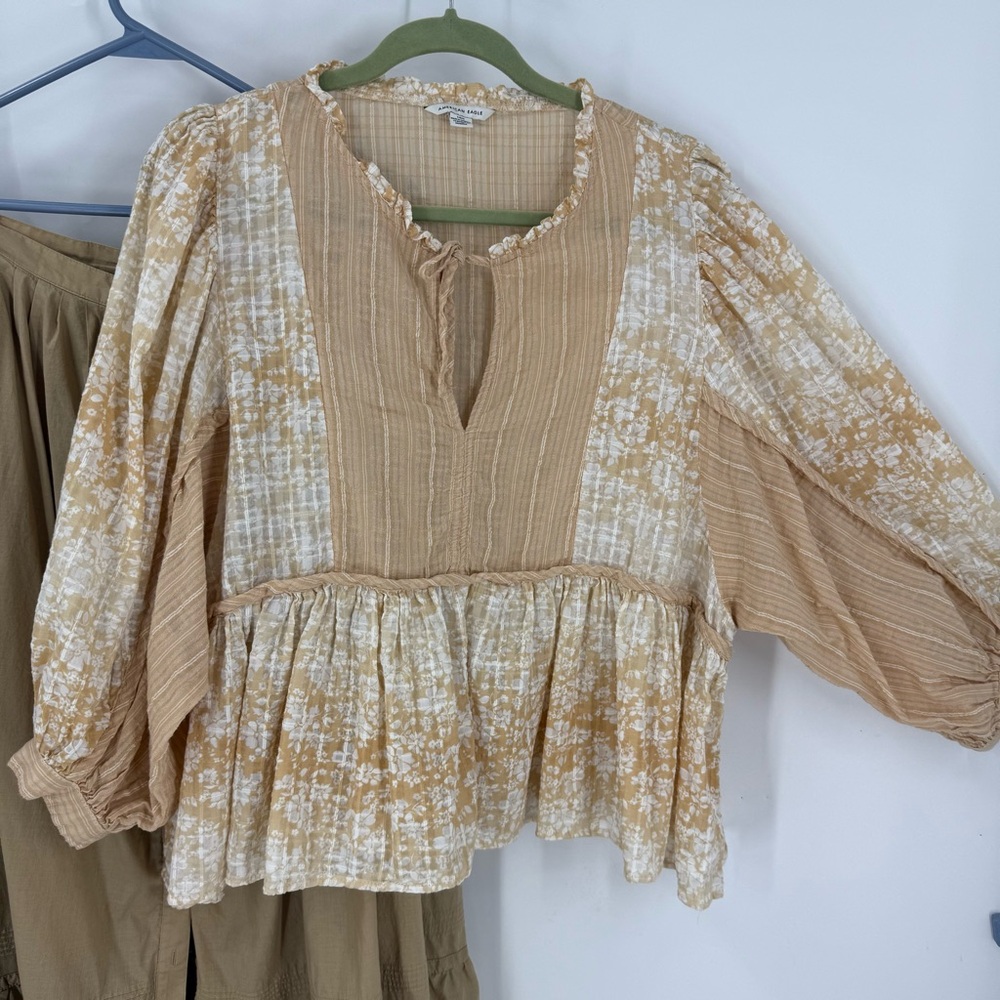 American Eagle cropped BoHo floral print wide sleeve Peblum Beige Blouse L - Picture 10 of 11